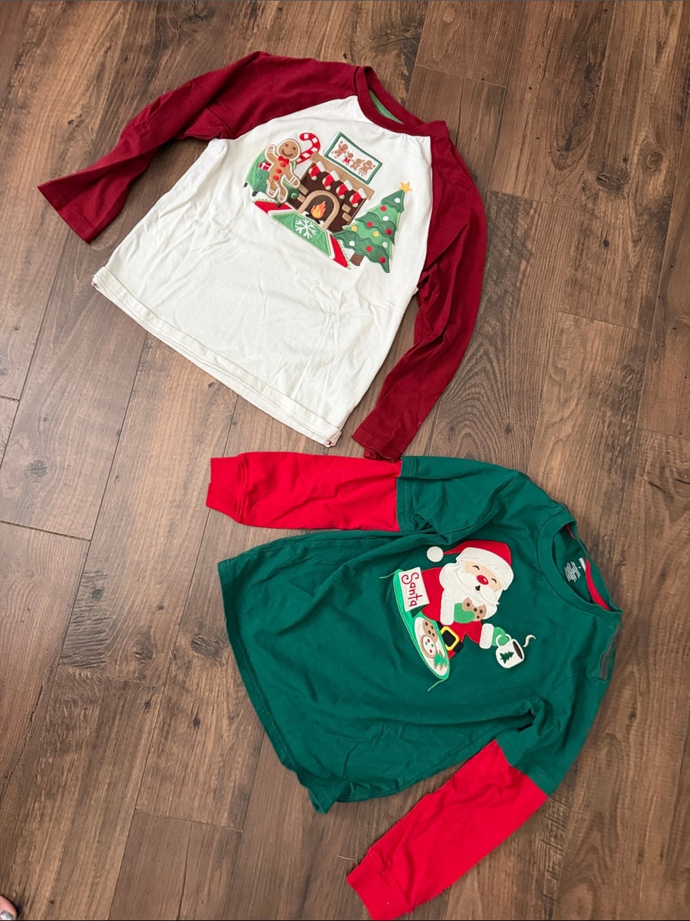 Boys Gymboree Christmas shirts (7)